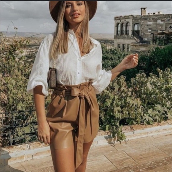Stylish Tan High-Waisted Shorts with belt - Picture 2 of 3